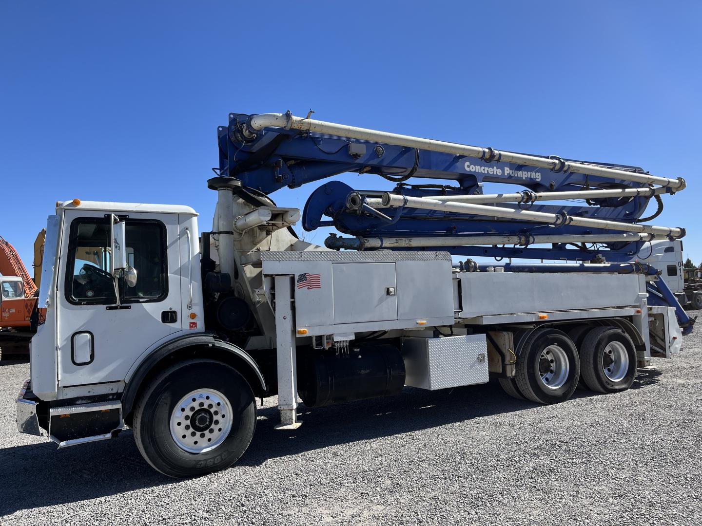 ./imagenes/INVOICE/2019/18014/AMION MAC 242 CON BOMBA DE CONCRETO PUTZMEISTER Z (24).JPG